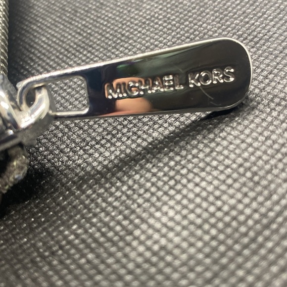 Michael Kors Lg Jet Set Travel Nickel Three Quarter Zip Leather Wallet/Like New - Picture 4 of 7